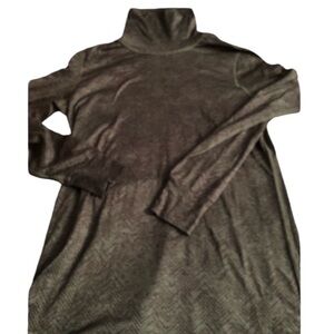 Kyodan size small green & black print long sleeve turtleneck